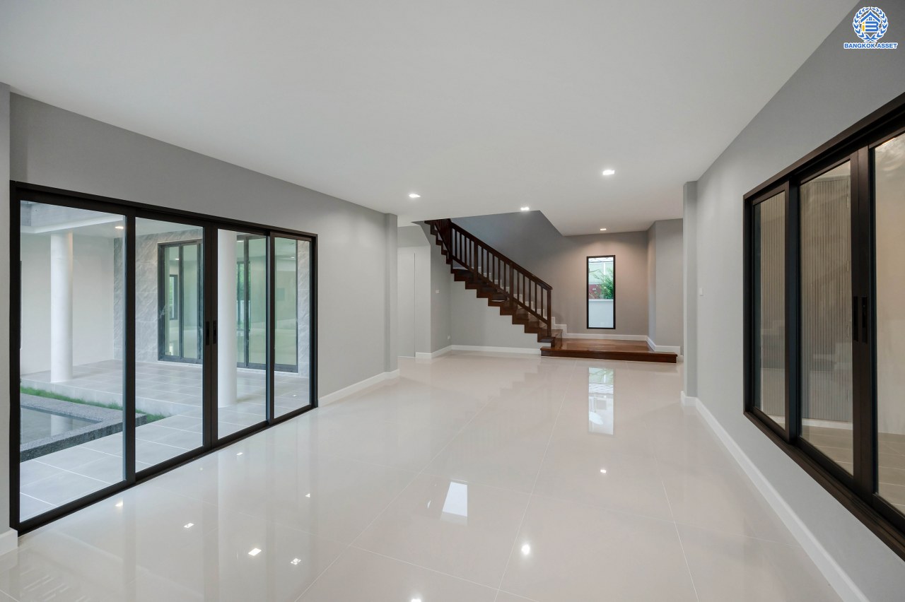 บ้านมือสองตกแต่งใหม่ โครงการ โนเบิลอนาวานา บรมราชชนนี หลังมุม เนื้อที่ 140.4 ตร.ว. พื้นที่ใช้สอย 335.3 ตร.ม. พร้อมฟังก์ชันจัดเต็ม 3 ห้องนอน 4 ห้องน้ำ 1 ห้องแม่บ้าน จอดรถได้ 4 คัน บนทำเลติดถนนบรมราชชนนี เชื่อมต่อทุกการเดินทาง ใกล้ ม.มหิดล และทางคู่ขนานลอยฟ้าบรมราชชนนี