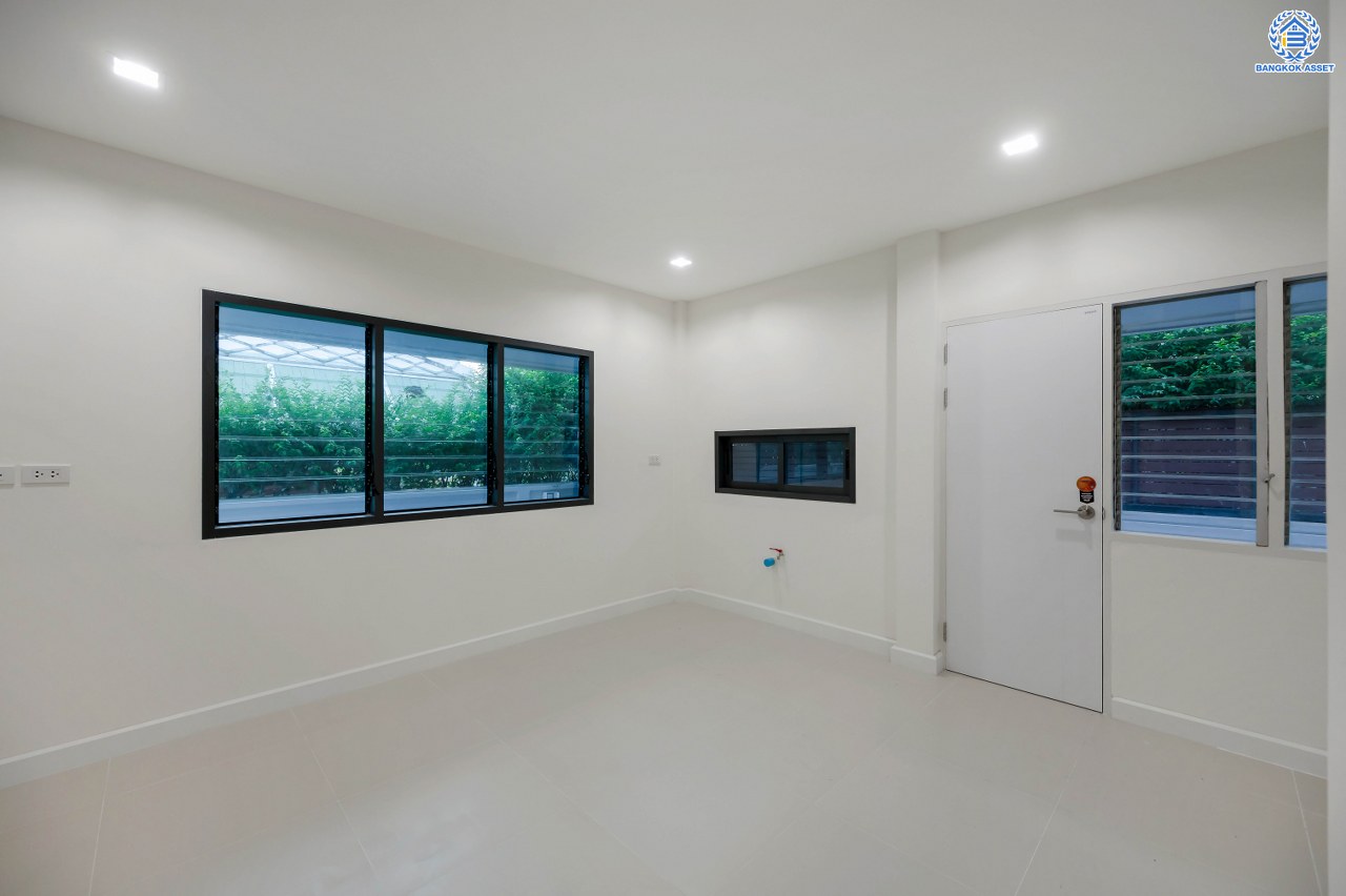 บ้านมือสองตกแต่งใหม่ โครงการ โนเบิลอนาวานา บรมราชชนนี หลังมุม เนื้อที่ 140.4 ตร.ว. พื้นที่ใช้สอย 335.3 ตร.ม. พร้อมฟังก์ชันจัดเต็ม 3 ห้องนอน 4 ห้องน้ำ 1 ห้องแม่บ้าน จอดรถได้ 4 คัน บนทำเลติดถนนบรมราชชนนี เชื่อมต่อทุกการเดินทาง ใกล้ ม.มหิดล และทางคู่ขนานลอยฟ้าบรมราชชนนี