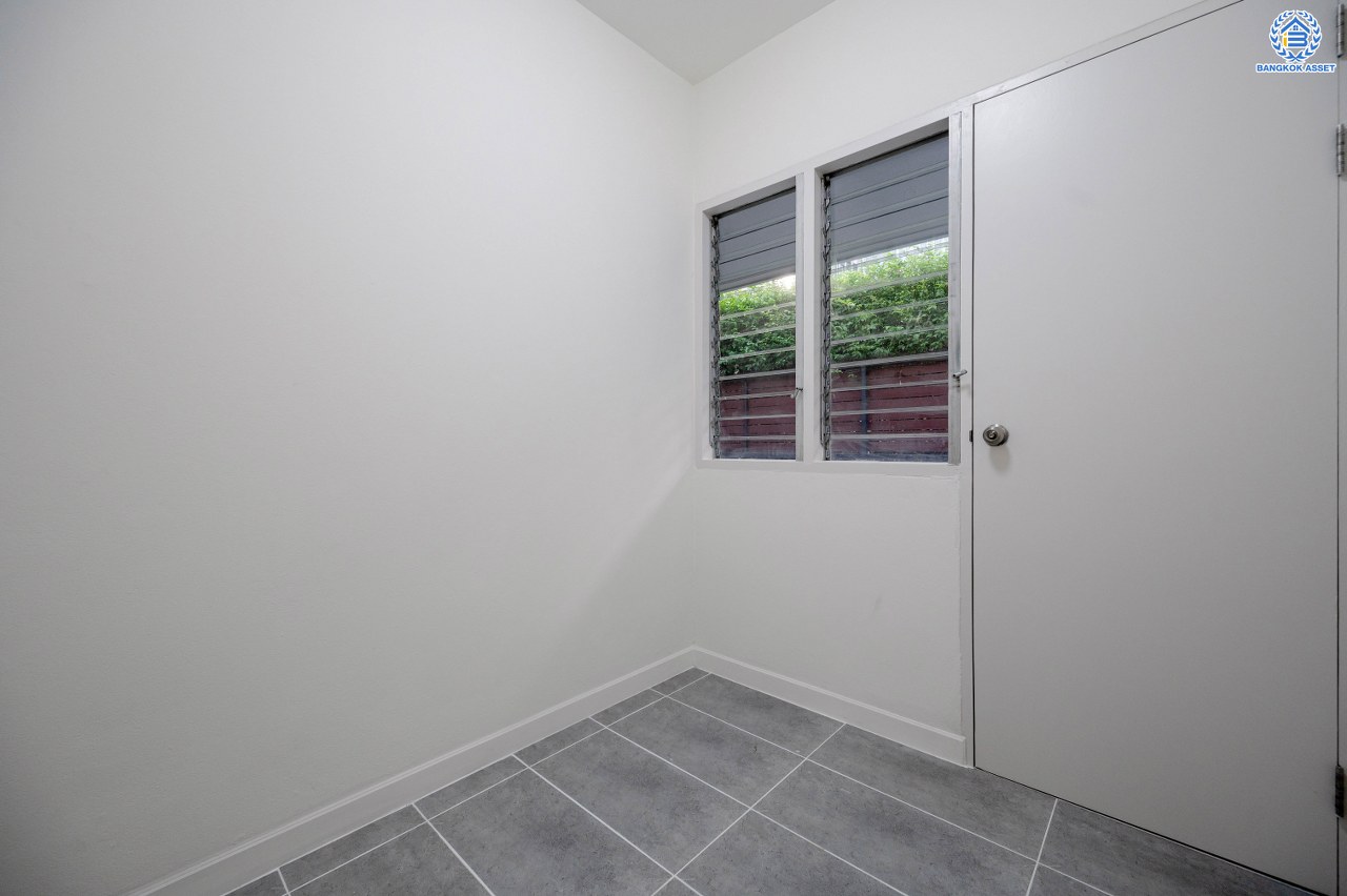 บ้านมือสองตกแต่งใหม่ โครงการ โนเบิลอนาวานา บรมราชชนนี หลังมุม เนื้อที่ 140.4 ตร.ว. พื้นที่ใช้สอย 335.3 ตร.ม. พร้อมฟังก์ชันจัดเต็ม 3 ห้องนอน 4 ห้องน้ำ 1 ห้องแม่บ้าน จอดรถได้ 4 คัน บนทำเลติดถนนบรมราชชนนี เชื่อมต่อทุกการเดินทาง ใกล้ ม.มหิดล และทางคู่ขนานลอยฟ้าบรมราชชนนี