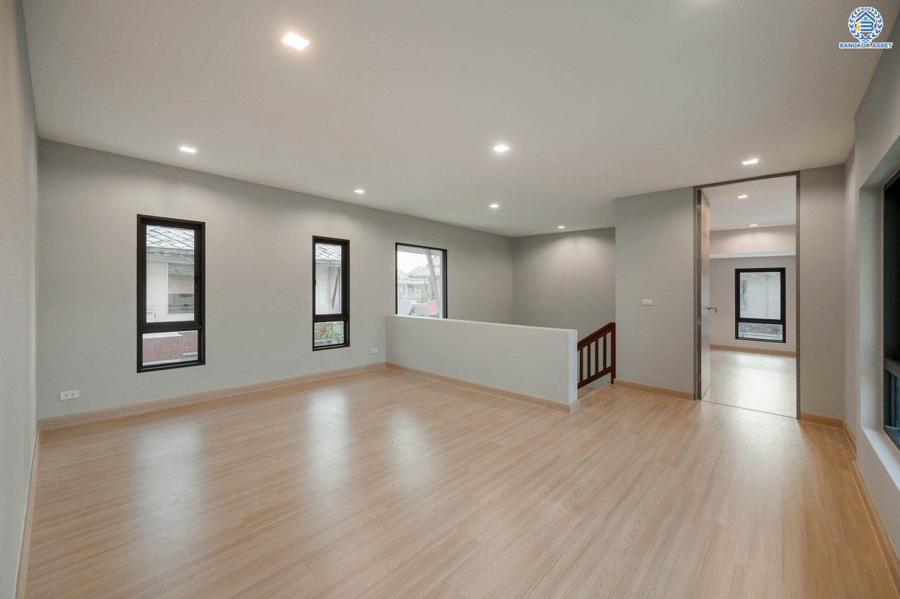 บ้านมือสองตกแต่งใหม่ โครงการ โนเบิลอนาวานา บรมราชชนนี หลังมุม เนื้อที่ 140.4 ตร.ว. พื้นที่ใช้สอย 335.3 ตร.ม. พร้อมฟังก์ชันจัดเต็ม 3 ห้องนอน 4 ห้องน้ำ 1 ห้องแม่บ้าน จอดรถได้ 4 คัน บนทำเลติดถนนบรมราชชนนี เชื่อมต่อทุกการเดินทาง ใกล้ ม.มหิดล และทางคู่ขนานลอยฟ้าบรมราชชนนี