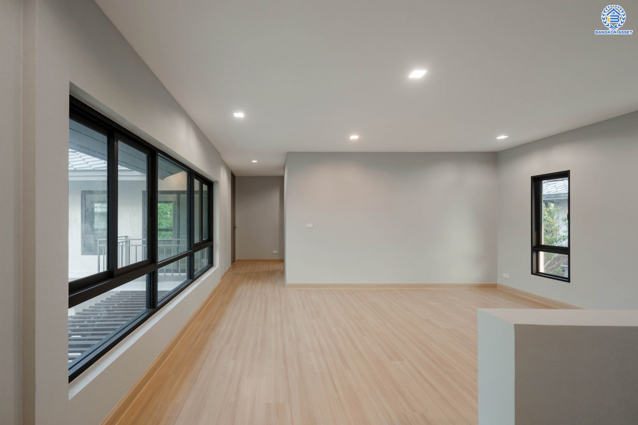 บ้านมือสองตกแต่งใหม่ โครงการ โนเบิลอนาวานา บรมราชชนนี หลังมุม เนื้อที่ 140.4 ตร.ว. พื้นที่ใช้สอย 335.3 ตร.ม. พร้อมฟังก์ชันจัดเต็ม 3 ห้องนอน 4 ห้องน้ำ 1 ห้องแม่บ้าน จอดรถได้ 4 คัน บนทำเลติดถนนบรมราชชนนี เชื่อมต่อทุกการเดินทาง ใกล้ ม.มหิดล และทางคู่ขนานลอยฟ้าบรมราชชนนี