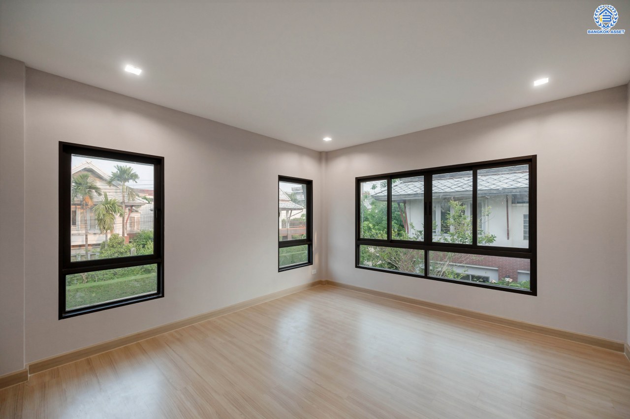 บ้านมือสองตกแต่งใหม่ โครงการ โนเบิลอนาวานา บรมราชชนนี หลังมุม เนื้อที่ 140.4 ตร.ว. พื้นที่ใช้สอย 335.3 ตร.ม. พร้อมฟังก์ชันจัดเต็ม 3 ห้องนอน 4 ห้องน้ำ 1 ห้องแม่บ้าน จอดรถได้ 4 คัน บนทำเลติดถนนบรมราชชนนี เชื่อมต่อทุกการเดินทาง ใกล้ ม.มหิดล และทางคู่ขนานลอยฟ้าบรมราชชนนี