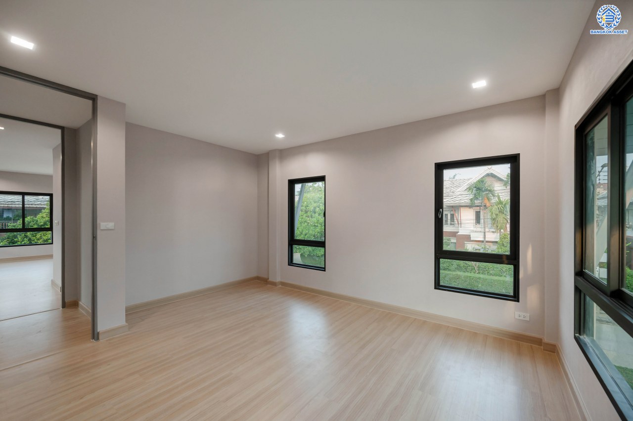 บ้านมือสองตกแต่งใหม่ โครงการ โนเบิลอนาวานา บรมราชชนนี หลังมุม เนื้อที่ 140.4 ตร.ว. พื้นที่ใช้สอย 335.3 ตร.ม. พร้อมฟังก์ชันจัดเต็ม 3 ห้องนอน 4 ห้องน้ำ 1 ห้องแม่บ้าน จอดรถได้ 4 คัน บนทำเลติดถนนบรมราชชนนี เชื่อมต่อทุกการเดินทาง ใกล้ ม.มหิดล และทางคู่ขนานลอยฟ้าบรมราชชนนี