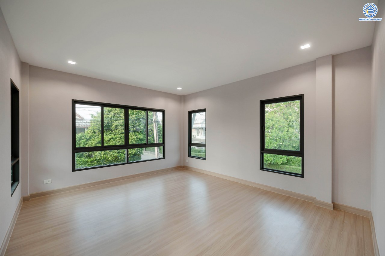 บ้านมือสองตกแต่งใหม่ โครงการ โนเบิลอนาวานา บรมราชชนนี หลังมุม เนื้อที่ 140.4 ตร.ว. พื้นที่ใช้สอย 335.3 ตร.ม. พร้อมฟังก์ชันจัดเต็ม 3 ห้องนอน 4 ห้องน้ำ 1 ห้องแม่บ้าน จอดรถได้ 4 คัน บนทำเลติดถนนบรมราชชนนี เชื่อมต่อทุกการเดินทาง ใกล้ ม.มหิดล และทางคู่ขนานลอยฟ้าบรมราชชนนี