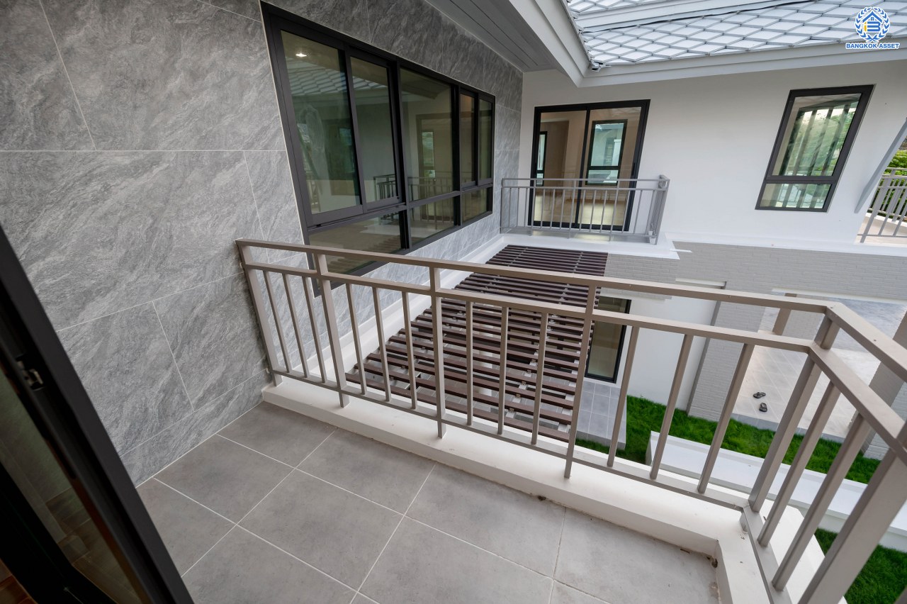 บ้านมือสองตกแต่งใหม่ โครงการ โนเบิลอนาวานา บรมราชชนนี หลังมุม เนื้อที่ 140.4 ตร.ว. พื้นที่ใช้สอย 335.3 ตร.ม. พร้อมฟังก์ชันจัดเต็ม 3 ห้องนอน 4 ห้องน้ำ 1 ห้องแม่บ้าน จอดรถได้ 4 คัน บนทำเลติดถนนบรมราชชนนี เชื่อมต่อทุกการเดินทาง ใกล้ ม.มหิดล และทางคู่ขนานลอยฟ้าบรมราชชนนี