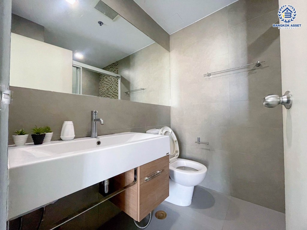 *****คอนโดมิเนียมมือสอง โครงการ กรีเน่ แจ้งวัฒนะ พื้นที่ใช้สอย 32.07 ตร.ม. ฟังก์ชัน 1 ห้องนอน 1 ห้องน้ำ สไตล์ชีวิตที่ลงตัวกับความสะดวกสบายสุดครบครัน บนทำเลเดินทางสะดวก เชื่อมต่อถนนแจ้งวัฒนะ ถนนประชาชื่น ถนนวิภาวดี ใกล้รถไฟฟ้าสายสีชมพู "สถานีแคราย-สุวินทวงศ์" และจุดขึ้นทางด่วน "ศรีรัช"