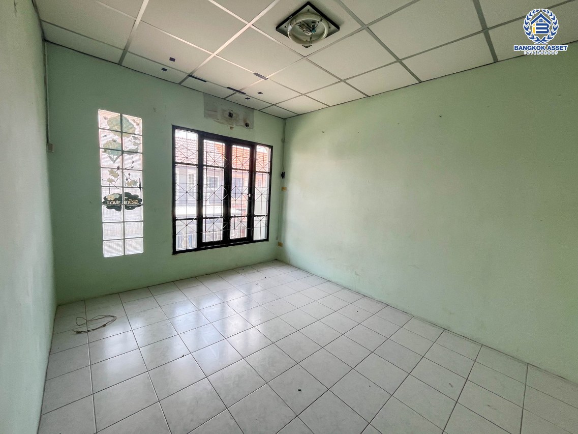 *****ทาวน์เฮ้าส์มือสองนนทบุรี โครงการ บัวทอง4 บ้านกล้วย-ไทรน้อย เนื้อที่ 18 ตร.ว. ฟังก์ชัน 3 ห้องนอน 2 ห้องน้ำ 1 ที่จอดรถ ต่อเติมครัว หลังคาโรงรถ ระเบียงหลังบ้าน บนทำเลแห่งการเดินทาง เชื่อมต่อ ถนนบ้านกล้วย-ไทรน้อย, ถนนกาญจนาภิเษก, ถนนชัยพฤกษ์ ในราคาสุดคุ้ม!