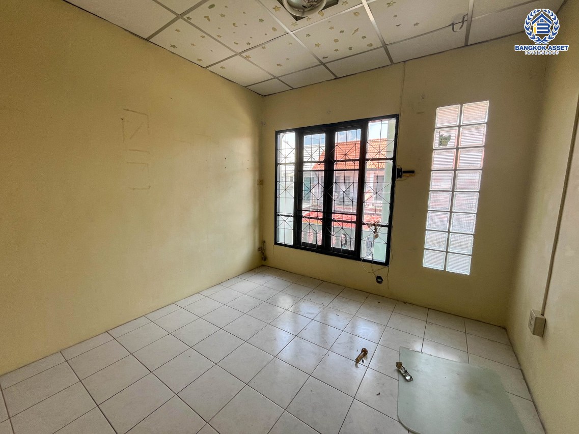 *****ทาวน์เฮ้าส์มือสองนนทบุรี โครงการ บัวทอง4 บ้านกล้วย-ไทรน้อย เนื้อที่ 18 ตร.ว. ฟังก์ชัน 3 ห้องนอน 2 ห้องน้ำ 1 ที่จอดรถ ต่อเติมครัว หลังคาโรงรถ ระเบียงหลังบ้าน บนทำเลแห่งการเดินทาง เชื่อมต่อ ถนนบ้านกล้วย-ไทรน้อย, ถนนกาญจนาภิเษก, ถนนชัยพฤกษ์ ในราคาสุดคุ้ม!