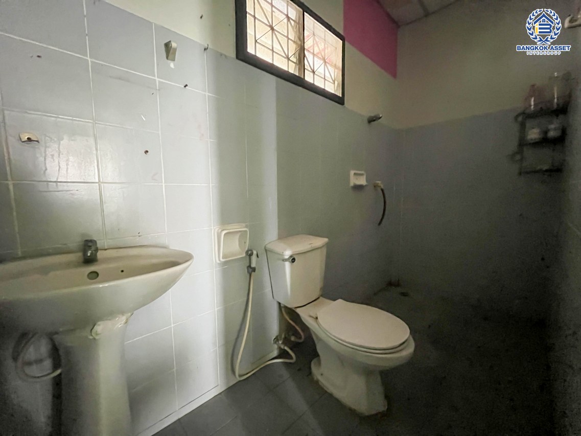 *****ทาวน์เฮ้าส์มือสองนนทบุรี โครงการ บัวทอง4 บ้านกล้วย-ไทรน้อย เนื้อที่ 18 ตร.ว. ฟังก์ชัน 3 ห้องนอน 2 ห้องน้ำ 1 ที่จอดรถ ต่อเติมครัว หลังคาโรงรถ ระเบียงหลังบ้าน บนทำเลแห่งการเดินทาง เชื่อมต่อ ถนนบ้านกล้วย-ไทรน้อย, ถนนกาญจนาภิเษก, ถนนชัยพฤกษ์ ในราคาสุดคุ้ม!