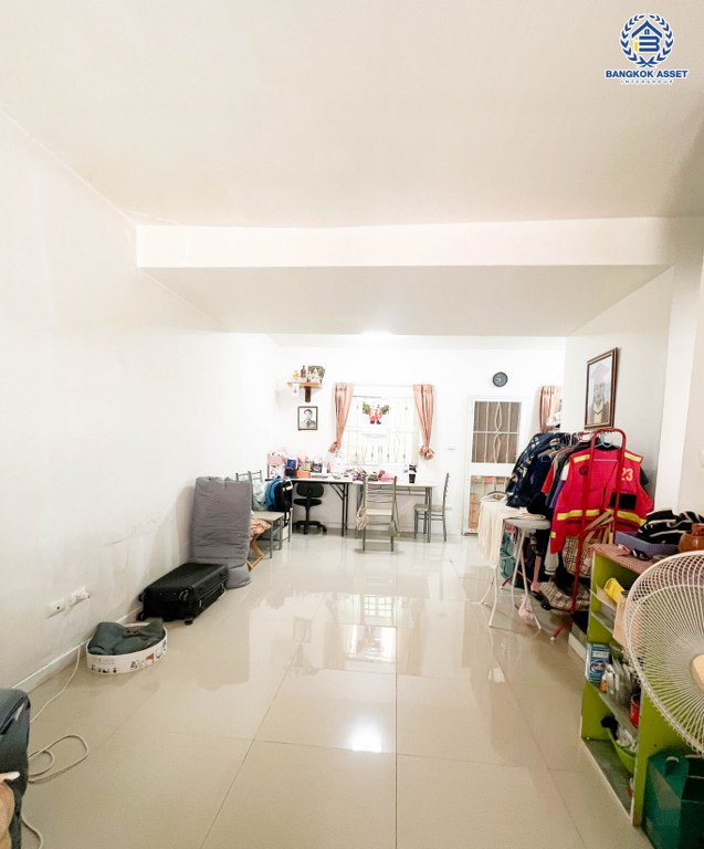 *****ทาวน์เฮ้าส์มือสอง โครงการ พฤกษา83 บรมราชชนนี เนื้อที่ 17.40 ตร.ว. ฟังก์ชัน 3 ห้องนอน 2 ห้องน้ำ 1 ที่จอดรถ ราคาดีที่สุดในบ้าน บ้านพร้อมเข้าอยู่ โครงการบนทำเลเดินทางสะดวก เชื่อมต่อถนนบรมราชชนนี ถนนศาลาธรรมสพน์ ถนนเลียบคลองพีพัฒน์ ใกล้เซ็นทรัลศาลายา