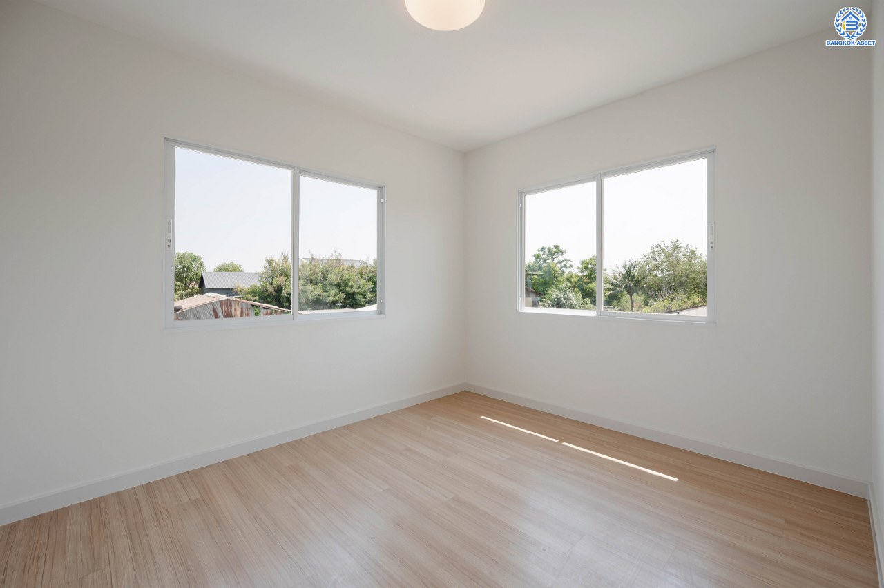 บ้านมือสองตกแต่งใหม่ โครงการ พฤกษ์ลดา บางใหญ่2 หลังมุม เนื้อที่ 71.3 ตร.ว. ฟังก์ชัน 3 ห้องนอน 2 ห้องน้ำ 2 ที่จอดรถ ทำเลเดินทางสะดวก เชื่อมต่อถนนกาญจนาภิเษก ใกล้รถไฟฟ้าสายสีม่วง "สถานีคลองบางไผ่" ทางด่วน "กาญจนาภิเษก" และห้างสรรพสินค้าเซ็นทรัล เวสต์เกต...