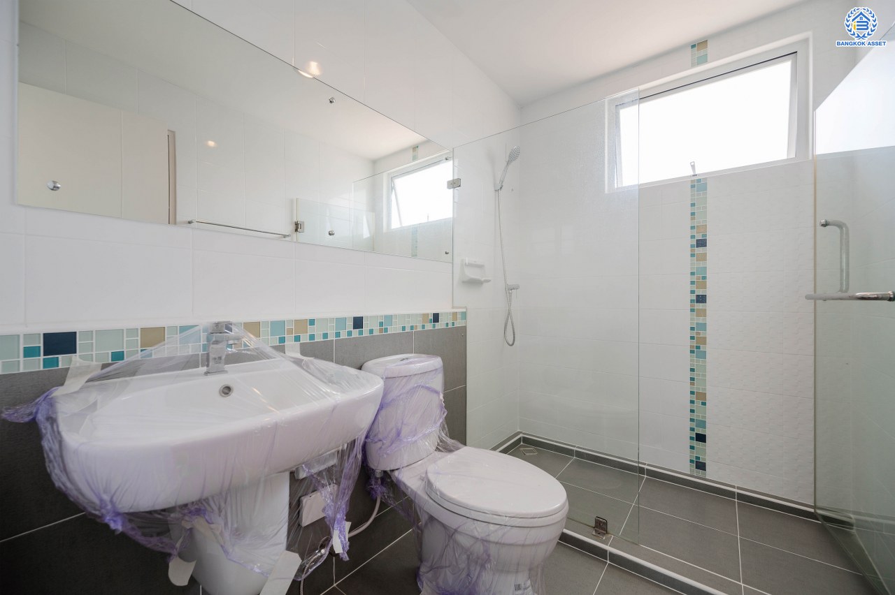 บ้านมือสองตกแต่งใหม่ โครงการ พฤกษ์ลดา บางใหญ่2 หลังมุม เนื้อที่ 71.3 ตร.ว. ฟังก์ชัน 3 ห้องนอน 2 ห้องน้ำ 2 ที่จอดรถ ทำเลเดินทางสะดวก เชื่อมต่อถนนกาญจนาภิเษก ใกล้รถไฟฟ้าสายสีม่วง "สถานีคลองบางไผ่" ทางด่วน "กาญจนาภิเษก" และห้างสรรพสินค้าเซ็นทรัล เวสต์เกต...