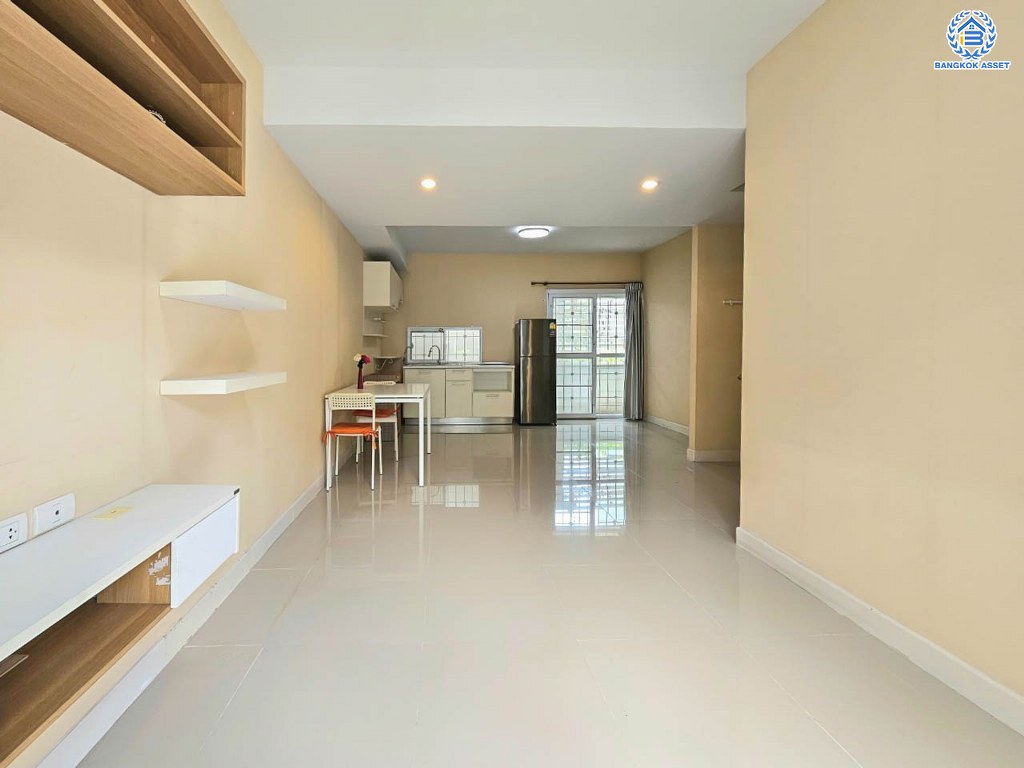 *****ขายถูกสุดในโครงการ! ทาวน์เฮ้าส์มือสอง โครงการ อารียา เดอะคัลเลอร์เลชเชอร์ บางนา เนื้อที่ 17.5 ตร.ว. ฟังก์ชัน 3 ห้องนอน 2 ห้องน้ำ ห้องชั้นล่าง 1 ห้องบ้านสภาพดี ต่อเติมเต็ม พร้อมเข้าอยู่ บนทำเลใกล้สนามบินสุวรรณภูมิ และจุดขึ้นทางด่วน "บูรพาวิถี" เชื่อมต่อถนนบางนา-ตราด, ถนนเทพารักษ์