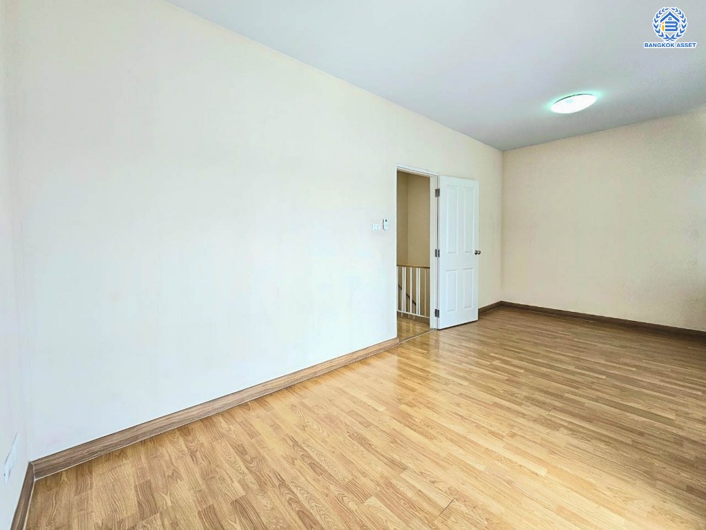 *****ขายถูกสุดในโครงการ! ทาวน์เฮ้าส์มือสอง โครงการ อารียา เดอะคัลเลอร์เลชเชอร์ บางนา เนื้อที่ 17.5 ตร.ว. ฟังก์ชัน 3 ห้องนอน 2 ห้องน้ำ ห้องชั้นล่าง 1 ห้องบ้านสภาพดี ต่อเติมเต็ม พร้อมเข้าอยู่ บนทำเลใกล้สนามบินสุวรรณภูมิ และจุดขึ้นทางด่วน "บูรพาวิถี" เชื่อมต่อถนนบางนา-ตราด, ถนนเทพารักษ์