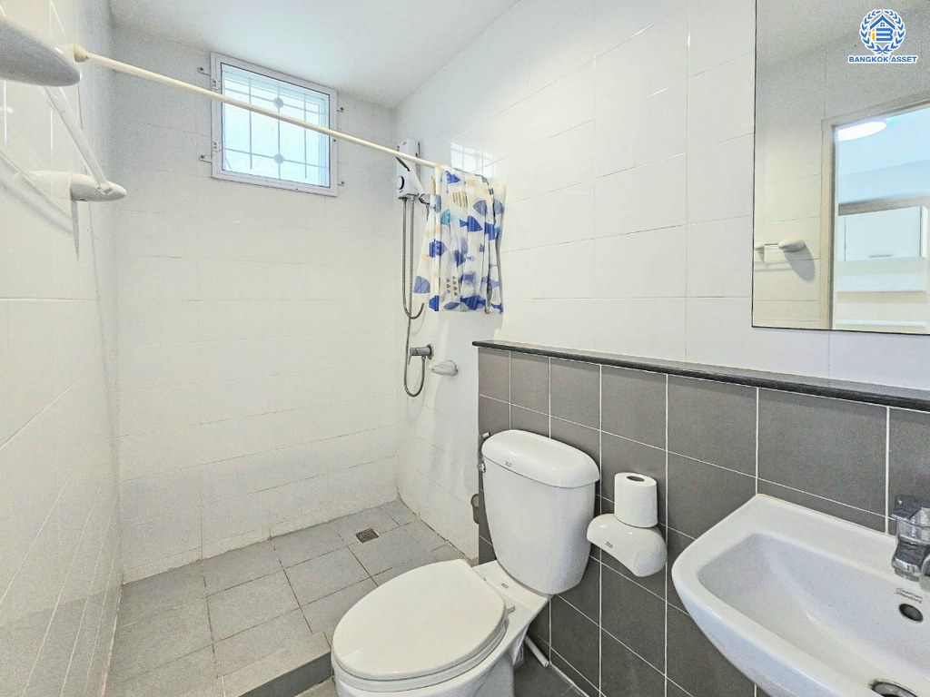 *****ขายถูกสุดในโครงการ! ทาวน์เฮ้าส์มือสอง โครงการ อารียา เดอะคัลเลอร์เลชเชอร์ บางนา เนื้อที่ 17.5 ตร.ว. ฟังก์ชัน 3 ห้องนอน 2 ห้องน้ำ ห้องชั้นล่าง 1 ห้องบ้านสภาพดี ต่อเติมเต็ม พร้อมเข้าอยู่ บนทำเลใกล้สนามบินสุวรรณภูมิ และจุดขึ้นทางด่วน "บูรพาวิถี" เชื่อมต่อถนนบางนา-ตราด, ถนนเทพารักษ์