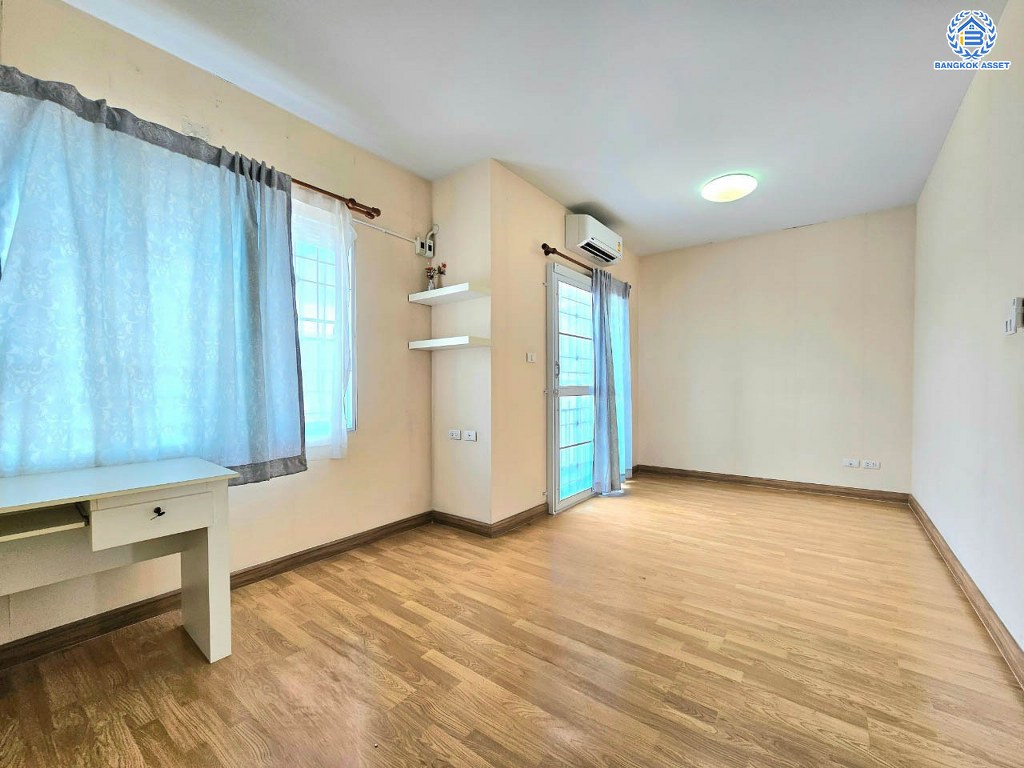 *****ขายถูกสุดในโครงการ! ทาวน์เฮ้าส์มือสอง โครงการ อารียา เดอะคัลเลอร์เลชเชอร์ บางนา เนื้อที่ 17.5 ตร.ว. ฟังก์ชัน 3 ห้องนอน 2 ห้องน้ำ ห้องชั้นล่าง 1 ห้องบ้านสภาพดี ต่อเติมเต็ม พร้อมเข้าอยู่ บนทำเลใกล้สนามบินสุวรรณภูมิ และจุดขึ้นทางด่วน "บูรพาวิถี" เชื่อมต่อถนนบางนา-ตราด, ถนนเทพารักษ์