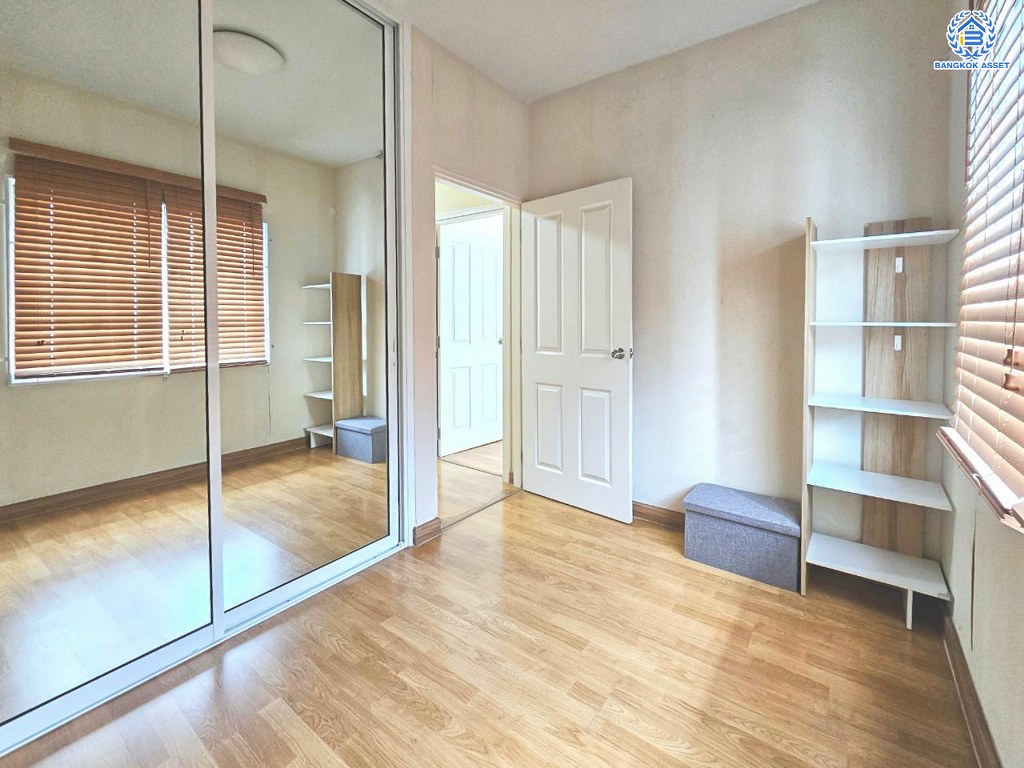 *****ขายถูกสุดในโครงการ! ทาวน์เฮ้าส์มือสอง โครงการ อารียา เดอะคัลเลอร์เลชเชอร์ บางนา เนื้อที่ 17.5 ตร.ว. ฟังก์ชัน 3 ห้องนอน 2 ห้องน้ำ ห้องชั้นล่าง 1 ห้องบ้านสภาพดี ต่อเติมเต็ม พร้อมเข้าอยู่ บนทำเลใกล้สนามบินสุวรรณภูมิ และจุดขึ้นทางด่วน "บูรพาวิถี" เชื่อมต่อถนนบางนา-ตราด, ถนนเทพารักษ์