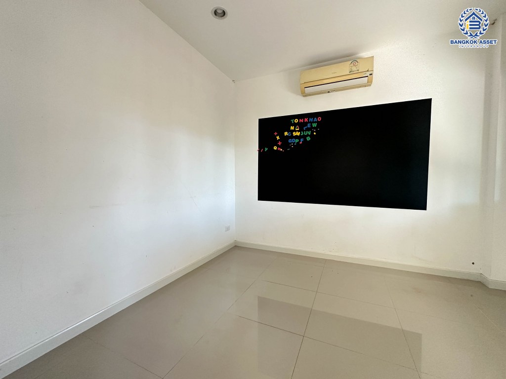 *****บ้านแฝดมือสอง โครงการ ชวนชื่น พาร์ค กาญจนา-บางใหญ่ หลังมุม เนื้อที่ 57.50 ตร.ว. ฟังก์ชัน 4 ห้องนอน 3 ห้องน้ำ 2 ที่จอดรถ มีความเป็นส่วนตัว บริเวณรอบตัวบ้านกว้างขวาง โครงการบนทำเลเดินทางสะดวก เชื่อมต่อถนนกาญจนาภิเษก ถนนนครอินทร์ ถนนรัตนาธิเบศร์ ใกล้เซ็นทรัลเวสต์เกต