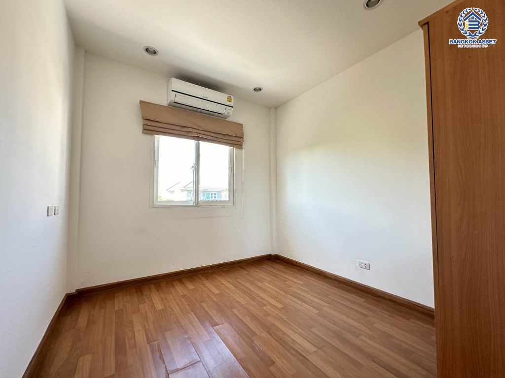 *****บ้านแฝดมือสอง โครงการ ชวนชื่น พาร์ค กาญจนา-บางใหญ่ หลังมุม เนื้อที่ 57.50 ตร.ว. ฟังก์ชัน 4 ห้องนอน 3 ห้องน้ำ 2 ที่จอดรถ มีความเป็นส่วนตัว บริเวณรอบตัวบ้านกว้างขวาง โครงการบนทำเลเดินทางสะดวก เชื่อมต่อถนนกาญจนาภิเษก ถนนนครอินทร์ ถนนรัตนาธิเบศร์ ใกล้เซ็นทรัลเวสต์เกต