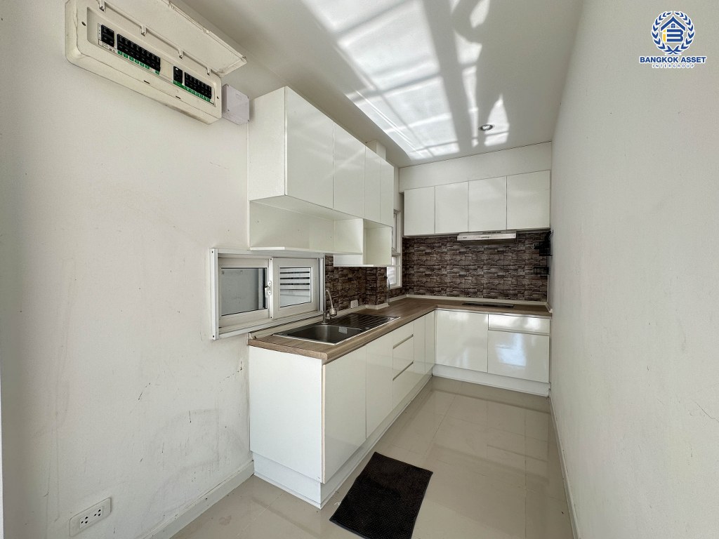 *****บ้านแฝดมือสอง โครงการ ชวนชื่น พาร์ค กาญจนา-บางใหญ่ หลังมุม เนื้อที่ 57.50 ตร.ว. ฟังก์ชัน 4 ห้องนอน 3 ห้องน้ำ 2 ที่จอดรถ มีความเป็นส่วนตัว บริเวณรอบตัวบ้านกว้างขวาง โครงการบนทำเลเดินทางสะดวก เชื่อมต่อถนนกาญจนาภิเษก ถนนนครอินทร์ ถนนรัตนาธิเบศร์ ใกล้เซ็นทรัลเวสต์เกต