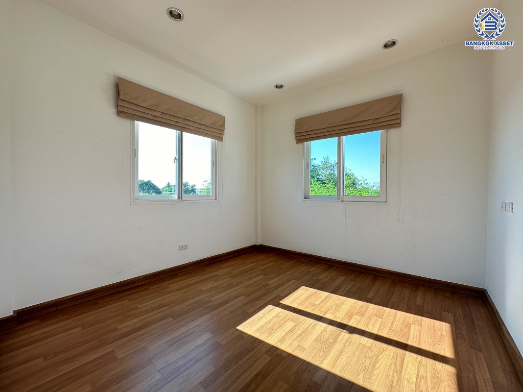 *****บ้านแฝดมือสอง โครงการ ชวนชื่น พาร์ค กาญจนา-บางใหญ่ หลังมุม เนื้อที่ 57.50 ตร.ว. ฟังก์ชัน 4 ห้องนอน 3 ห้องน้ำ 2 ที่จอดรถ มีความเป็นส่วนตัว บริเวณรอบตัวบ้านกว้างขวาง โครงการบนทำเลเดินทางสะดวก เชื่อมต่อถนนกาญจนาภิเษก ถนนนครอินทร์ ถนนรัตนาธิเบศร์ ใกล้เซ็นทรัลเวสต์เกต