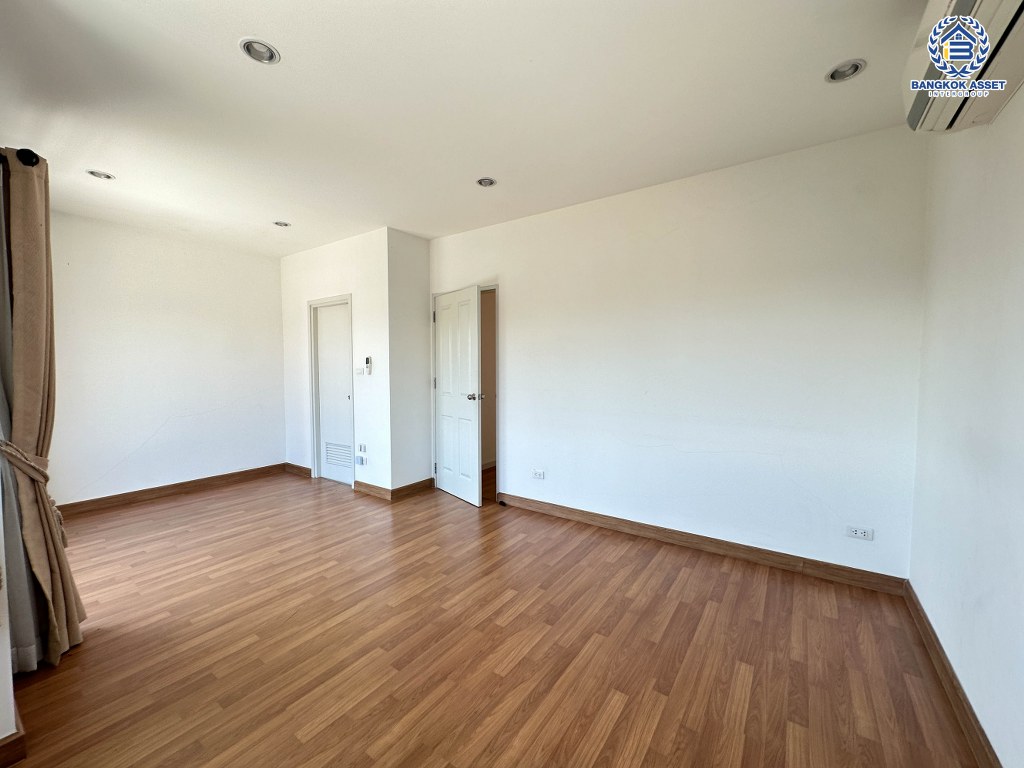 *****บ้านแฝดมือสอง โครงการ ชวนชื่น พาร์ค กาญจนา-บางใหญ่ หลังมุม เนื้อที่ 57.50 ตร.ว. ฟังก์ชัน 4 ห้องนอน 3 ห้องน้ำ 2 ที่จอดรถ มีความเป็นส่วนตัว บริเวณรอบตัวบ้านกว้างขวาง โครงการบนทำเลเดินทางสะดวก เชื่อมต่อถนนกาญจนาภิเษก ถนนนครอินทร์ ถนนรัตนาธิเบศร์ ใกล้เซ็นทรัลเวสต์เกต