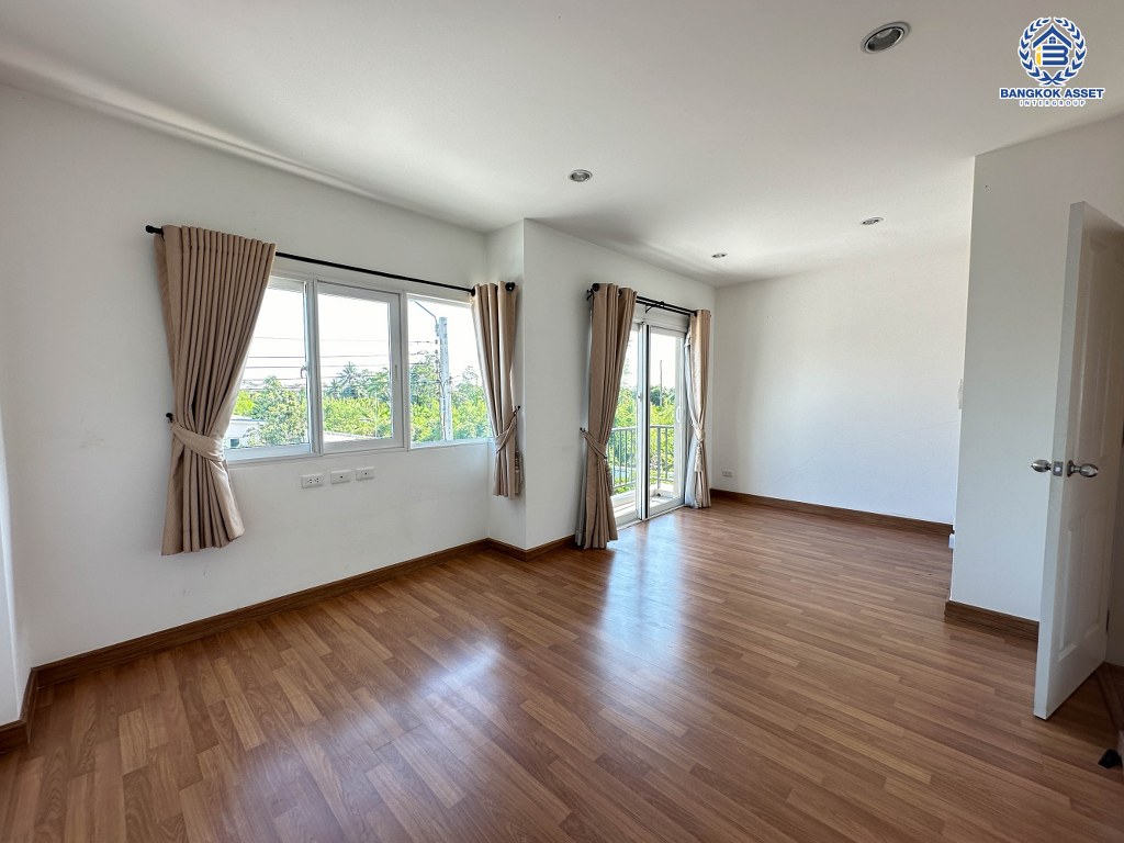 *****บ้านแฝดมือสอง โครงการ ชวนชื่น พาร์ค กาญจนา-บางใหญ่ หลังมุม เนื้อที่ 57.50 ตร.ว. ฟังก์ชัน 4 ห้องนอน 3 ห้องน้ำ 2 ที่จอดรถ มีความเป็นส่วนตัว บริเวณรอบตัวบ้านกว้างขวาง โครงการบนทำเลเดินทางสะดวก เชื่อมต่อถนนกาญจนาภิเษก ถนนนครอินทร์ ถนนรัตนาธิเบศร์ ใกล้เซ็นทรัลเวสต์เกต