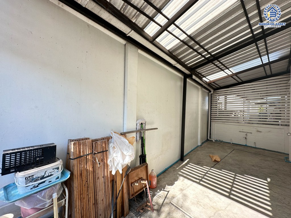 *****บ้านแฝดมือสอง โครงการ ชวนชื่น พาร์ค กาญจนา-บางใหญ่ หลังมุม เนื้อที่ 57.50 ตร.ว. ฟังก์ชัน 4 ห้องนอน 3 ห้องน้ำ 2 ที่จอดรถ มีความเป็นส่วนตัว บริเวณรอบตัวบ้านกว้างขวาง โครงการบนทำเลเดินทางสะดวก เชื่อมต่อถนนกาญจนาภิเษก ถนนนครอินทร์ ถนนรัตนาธิเบศร์ ใกล้เซ็นทรัลเวสต์เกต