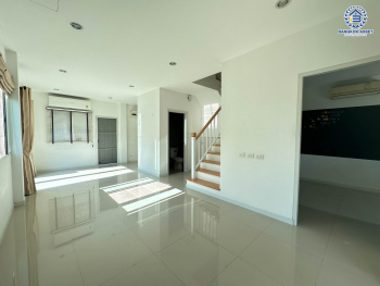 *****บ้านแฝดมือสอง โครงการ ชวนชื่น พาร์ค กาญจนา-บางใหญ่ หลังมุม เนื้อที่ 57.50 ตร.ว. ฟังก์ชัน 4 ห้องนอน 3 ห้องน้ำ 2 ที่จอดรถ มีความเป็นส่วนตัว บริเวณรอบตัวบ้านกว้างขวาง โครงการบนทำเลเดินทางสะดวก เชื่อมต่อถนนกาญจนาภิเษก ถนนนครอินทร์ ถนนรัตนาธิเบศร์ ใกล้เซ็นทรัลเวสต์เกต