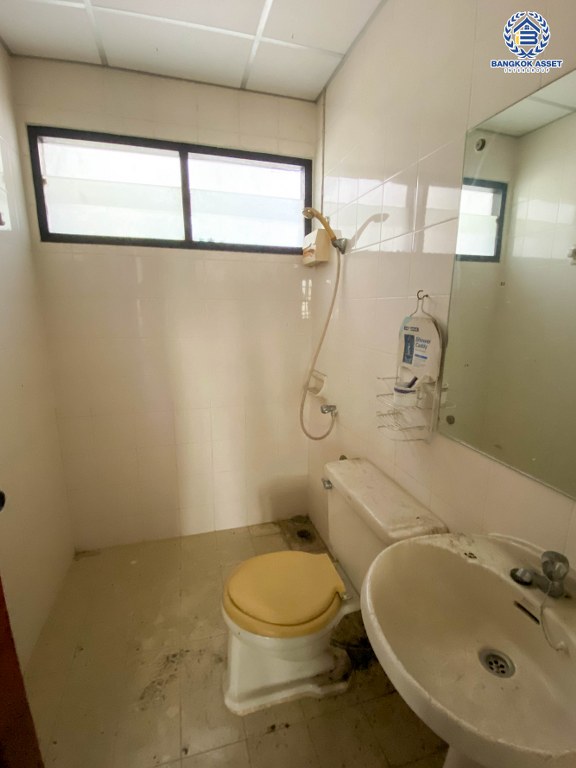 *****บ้านเดี่ยวมือสอง โครงการ มณียา รัตนาธิเบศร์ เนื้อที่ 54 ตร.ว. ฟังก์ชัน 3 ห้องนอน 2 ห้องน้ำ 1 ที่จอดรถ มีพื้นที่หน้าบ้าน ทำเลใกล้เมือง การเดินทางสะดวก เชื่อมต่อถนนรัตนาธิเบศร์ ถนนราชพฤกษ์ ใกล้เซ็นทรัลเวสต์เกต รถไฟฟ้าสายสีม่วง "สถานีบางรักน้อยท่าอิฐ" และจุดขึ้นทางด่วน "งามวงศ์วาน"