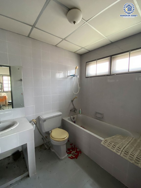 *****บ้านเดี่ยวมือสอง โครงการ มณียา รัตนาธิเบศร์ เนื้อที่ 54 ตร.ว. ฟังก์ชัน 3 ห้องนอน 2 ห้องน้ำ 1 ที่จอดรถ มีพื้นที่หน้าบ้าน ทำเลใกล้เมือง การเดินทางสะดวก เชื่อมต่อถนนรัตนาธิเบศร์ ถนนราชพฤกษ์ ใกล้เซ็นทรัลเวสต์เกต รถไฟฟ้าสายสีม่วง "สถานีบางรักน้อยท่าอิฐ" และจุดขึ้นทางด่วน "งามวงศ์วาน"