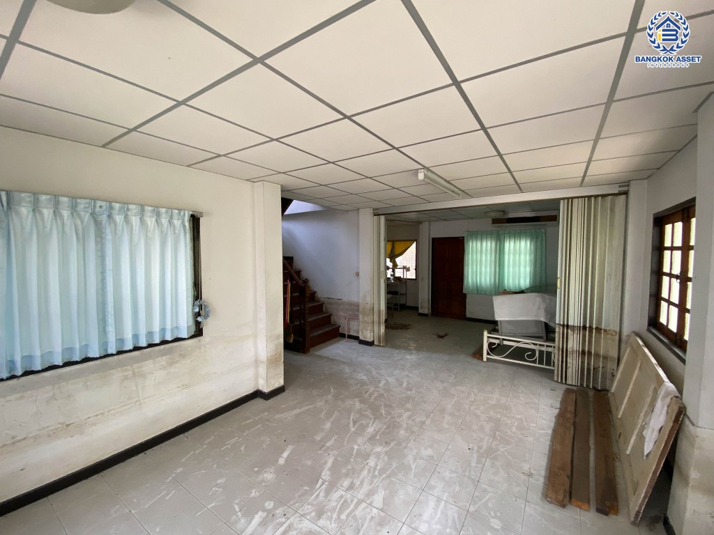 *****บ้านเดี่ยวมือสอง โครงการ มณียา รัตนาธิเบศร์ เนื้อที่ 54 ตร.ว. ฟังก์ชัน 3 ห้องนอน 2 ห้องน้ำ 1 ที่จอดรถ มีพื้นที่หน้าบ้าน ทำเลใกล้เมือง การเดินทางสะดวก เชื่อมต่อถนนรัตนาธิเบศร์ ถนนราชพฤกษ์ ใกล้เซ็นทรัลเวสต์เกต รถไฟฟ้าสายสีม่วง "สถานีบางรักน้อยท่าอิฐ" และจุดขึ้นทางด่วน "งามวงศ์วาน"