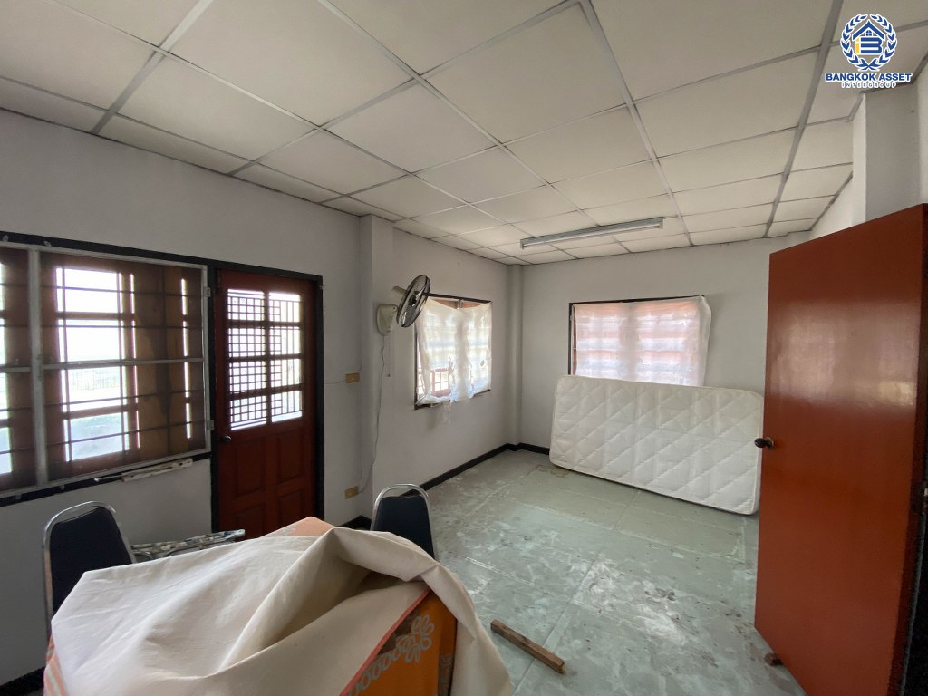 *****บ้านเดี่ยวมือสอง โครงการ มณียา รัตนาธิเบศร์ เนื้อที่ 54 ตร.ว. ฟังก์ชัน 3 ห้องนอน 2 ห้องน้ำ 1 ที่จอดรถ มีพื้นที่หน้าบ้าน ทำเลใกล้เมือง การเดินทางสะดวก เชื่อมต่อถนนรัตนาธิเบศร์ ถนนราชพฤกษ์ ใกล้เซ็นทรัลเวสต์เกต รถไฟฟ้าสายสีม่วง "สถานีบางรักน้อยท่าอิฐ" และจุดขึ้นทางด่วน "งามวงศ์วาน"