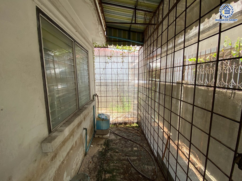 *****บ้านเดี่ยวมือสอง โครงการ มณียา รัตนาธิเบศร์ เนื้อที่ 54 ตร.ว. ฟังก์ชัน 3 ห้องนอน 2 ห้องน้ำ 1 ที่จอดรถ มีพื้นที่หน้าบ้าน ทำเลใกล้เมือง การเดินทางสะดวก เชื่อมต่อถนนรัตนาธิเบศร์ ถนนราชพฤกษ์ ใกล้เซ็นทรัลเวสต์เกต รถไฟฟ้าสายสีม่วง "สถานีบางรักน้อยท่าอิฐ" และจุดขึ้นทางด่วน "งามวงศ์วาน"