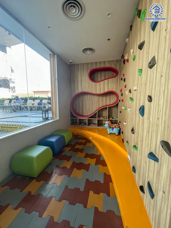 *****คอนโดมิเนียมมือสอง โครงการ เดอะ คิวเว่ ติวานนท์ พื้นที่ใช้สอย 31.24 ตร.ม. ฟังก์ชัน 1 ห้องนอน 1 ห้องน้ำ โครงการบนทำเลเดินทางสะดวก เชื่อมต่อถนนรัชดา ถนนงามวงศ์วาน ถนนกรุงเทพ-นนทบุรี ใกล้รถไฟฟ้าสายสีม่วง "สถานีแยกติวานนท์" และจุดขึ้นทางด่วน "งามวงศ์วาน"