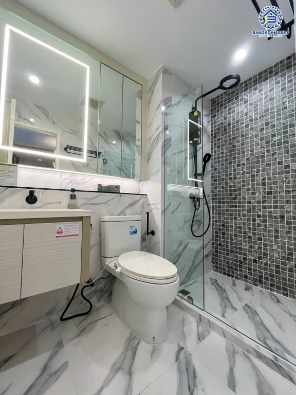 *****คอนโดมิเนียมมือสอง โครงการ เดอะ คิวเว่ ติวานนท์ พื้นที่ใช้สอย 31.24 ตร.ม. ฟังก์ชัน 1 ห้องนอน 1 ห้องน้ำ โครงการบนทำเลเดินทางสะดวก เชื่อมต่อถนนรัชดา ถนนงามวงศ์วาน ถนนกรุงเทพ-นนทบุรี ใกล้รถไฟฟ้าสายสีม่วง "สถานีแยกติวานนท์" และจุดขึ้นทางด่วน "งามวงศ์วาน"