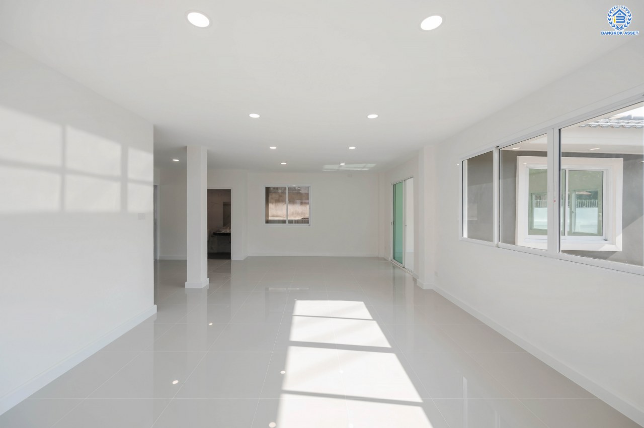 บ้านมือสองตกแต่งใหม่ โครงการ ลลิล รามอินทรา-วัชรพล หลังมุม เนื้อที่ 64.8 ตร.ว. ฟังก์ชัน 3 ห้องนอน 3 ห้องน้ำ 1 ห้องอเนกประสงค์ จอดรถได้ 2 คัน พร้อม Facilities ครบครัน บนทำเลเดินทางสะดวก ติดถนนสุขาภิบาล5 เชื่อมต่อหลายเส้นทาง ใกล้ทางด่วน "ฉลองรัช" และรถไฟฟ้าสายสีเขียว "สถานีสายหยุด"