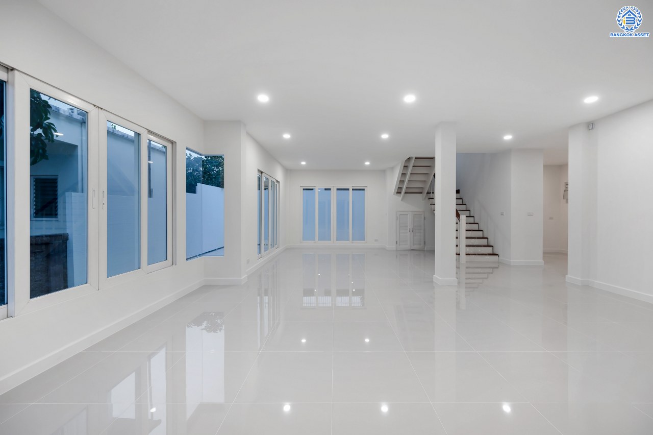 บ้านมือสองตกแต่งใหม่ โครงการ คาซ่าแกรนด์ รัตนาธิเบศร์-ราชพฤกษ์ บ้านเดี่ยวจากแบรนด์ Q.House เนื้อที่ 69.5 ตร.ว. ฟังก์ชัน 3 ห้องนอน 3 ห้องน้ำ 1 ห้องแม่บ้าน จอดรถได้ถึง 2 คัน พร้อม Facilities ครบครัน บนทำเลเดินทางสะดวก ติดถนนราชพฤกษ์ ใกล้เซ็นทรัลเวสต์เกต และรถไฟฟ้าสายสีม่วง "สถานีบางรักใหญ่"