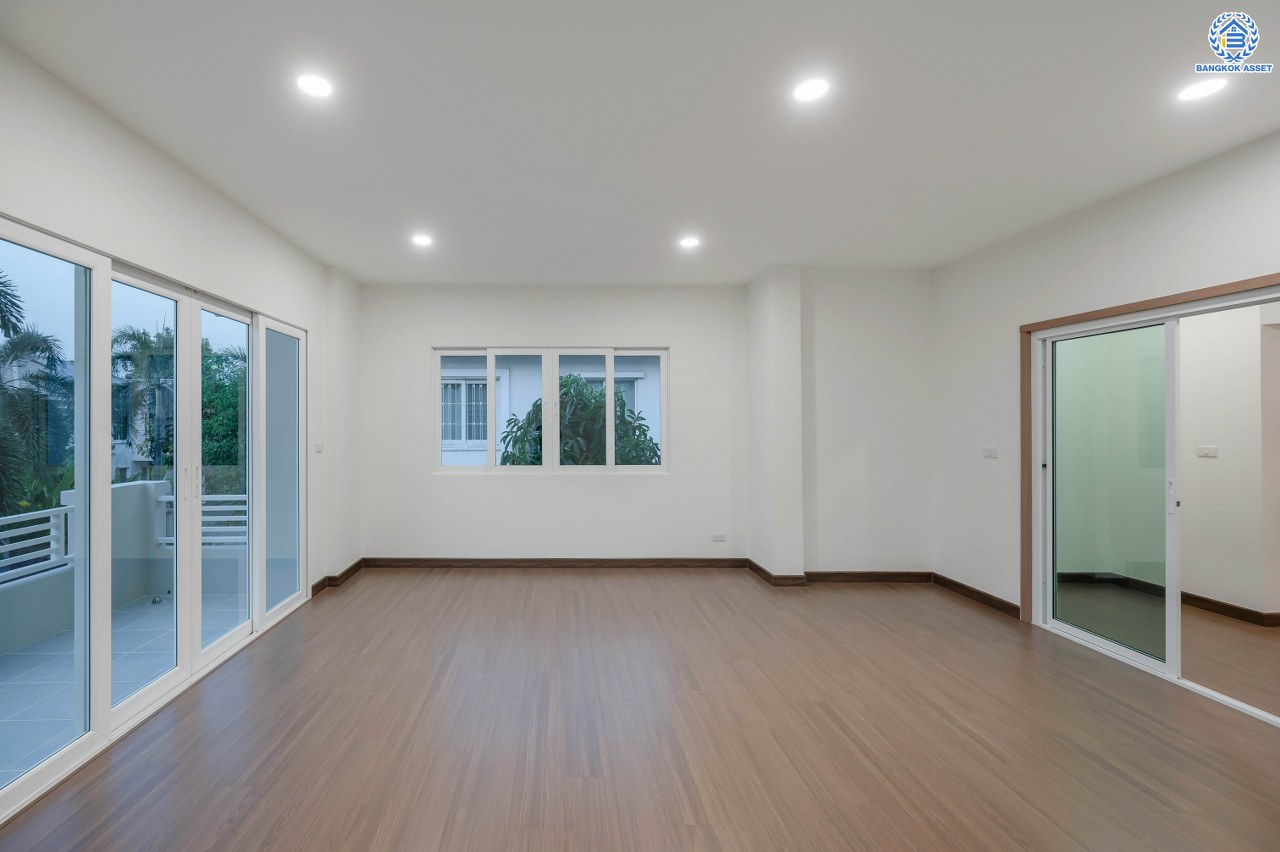 บ้านมือสองตกแต่งใหม่ โครงการ คาซ่าแกรนด์ รัตนาธิเบศร์-ราชพฤกษ์ บ้านเดี่ยวจากแบรนด์ Q.House เนื้อที่ 69.5 ตร.ว. ฟังก์ชัน 3 ห้องนอน 3 ห้องน้ำ 1 ห้องแม่บ้าน จอดรถได้ถึง 2 คัน พร้อม Facilities ครบครัน บนทำเลเดินทางสะดวก ติดถนนราชพฤกษ์ ใกล้เซ็นทรัลเวสต์เกต และรถไฟฟ้าสายสีม่วง "สถานีบางรักใหญ่"