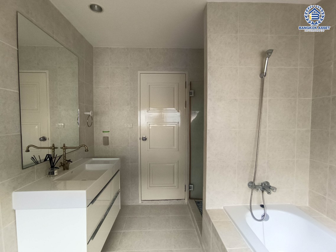 *****บ้านเดี่ยวมือสองกรุงเทพมหานคร โครงการ โนเบิลจีโอ วัชรพล เนื้อที่กว้าง 52.5 ตร.ว. ฟังก์ชัน 4 ห้องนอน 3 ห้องน้ำ 2 ที่จอดรถ แถมฟรี! 6 เครื่องปรับอากาศ บนทำเลเดินทางสะดวก เชื่อมต่อ ถนนวัชรพล, ถนนสุขาภิบาล5 ใกล้รถไฟฟ้าสายสีชมพู "สถานีวัชรพล" และทางด่วน "สุขาภิบาล5"