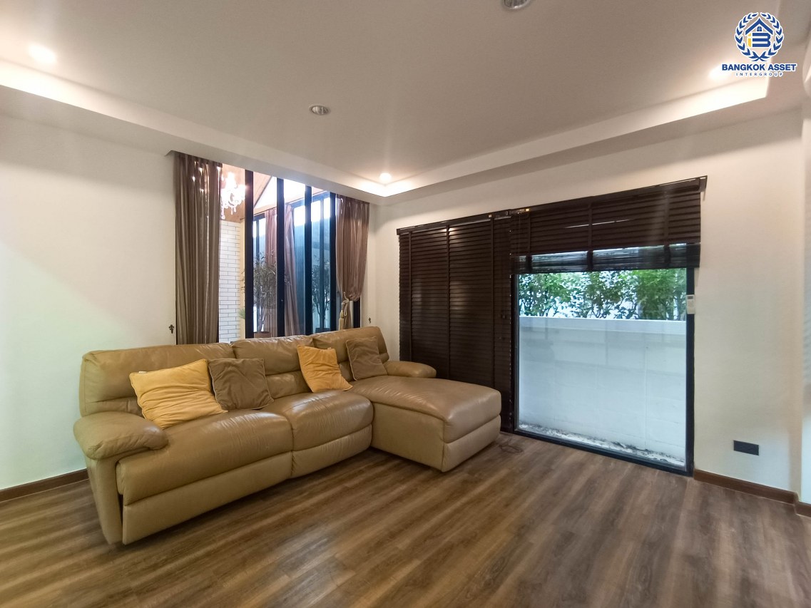 *****บ้านเดี่ยวมือสองกรุงเทพมหานคร โครงการ โนเบิลจีโอ วัชรพล เนื้อที่กว้าง 52.5 ตร.ว. ฟังก์ชัน 4 ห้องนอน 3 ห้องน้ำ 2 ที่จอดรถ แถมฟรี! 6 เครื่องปรับอากาศ บนทำเลเดินทางสะดวก เชื่อมต่อ ถนนวัชรพล, ถนนสุขาภิบาล5 ใกล้รถไฟฟ้าสายสีชมพู "สถานีวัชรพล" และทางด่วน "สุขาภิบาล5"