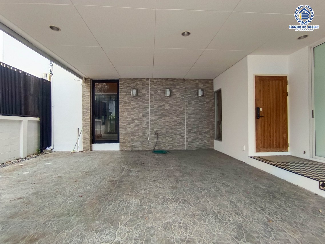 *****บ้านเดี่ยวมือสองกรุงเทพมหานคร โครงการ โนเบิลจีโอ วัชรพล เนื้อที่กว้าง 52.5 ตร.ว. ฟังก์ชัน 4 ห้องนอน 3 ห้องน้ำ 2 ที่จอดรถ แถมฟรี! 6 เครื่องปรับอากาศ บนทำเลเดินทางสะดวก เชื่อมต่อ ถนนวัชรพล, ถนนสุขาภิบาล5 ใกล้รถไฟฟ้าสายสีชมพู "สถานีวัชรพล" และทางด่วน "สุขาภิบาล5"