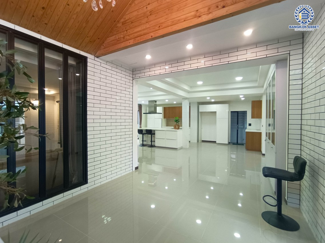 *****บ้านเดี่ยวมือสองกรุงเทพมหานคร โครงการ โนเบิลจีโอ วัชรพล เนื้อที่กว้าง 52.5 ตร.ว. ฟังก์ชัน 4 ห้องนอน 3 ห้องน้ำ 2 ที่จอดรถ แถมฟรี! 6 เครื่องปรับอากาศ บนทำเลเดินทางสะดวก เชื่อมต่อ ถนนวัชรพล, ถนนสุขาภิบาล5 ใกล้รถไฟฟ้าสายสีชมพู "สถานีวัชรพล" และทางด่วน "สุขาภิบาล5"