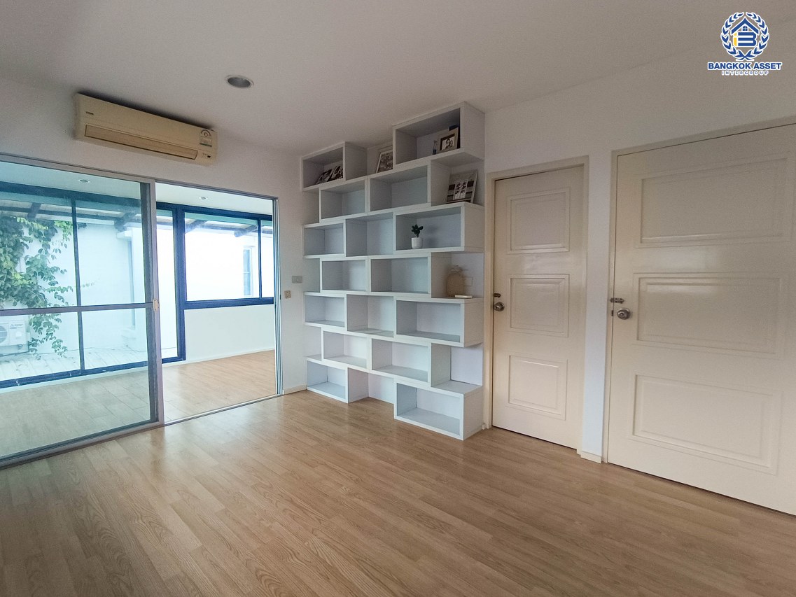 *****บ้านเดี่ยวมือสองกรุงเทพมหานคร โครงการ โนเบิลจีโอ วัชรพล เนื้อที่กว้าง 52.5 ตร.ว. ฟังก์ชัน 4 ห้องนอน 3 ห้องน้ำ 2 ที่จอดรถ แถมฟรี! 6 เครื่องปรับอากาศ บนทำเลเดินทางสะดวก เชื่อมต่อ ถนนวัชรพล, ถนนสุขาภิบาล5 ใกล้รถไฟฟ้าสายสีชมพู "สถานีวัชรพล" และทางด่วน "สุขาภิบาล5"