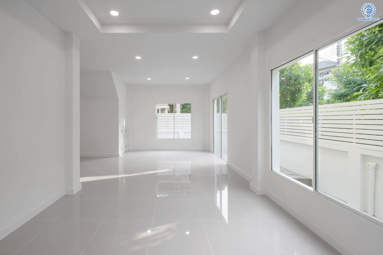 บ้านมือสองตกแต่งใหม่ โครงการ ไพร์มเพลส เดอะกรีนเนอร์รี่ บางใหญ่ บ้านแฝดหลังมุมให้ฟีลบ้านเดี่ยว รีโนเวทใหม่ทั้งหลัง เนื้อที่กว้าง 42.5 ตร.ว. ฟังก์ชัน 3 ห้องนอน 3 ห้องน้ำ 2 ที่จอดรถ บนทำเลเชื่อมต่อถนนกาญจนาภิเษก, ถนนคลองถนน, ถนนรัตนาธิเบศร์ ใกล้รถไฟฟ้าสายสีม่วง "สถานีคลองบางไผ่"...