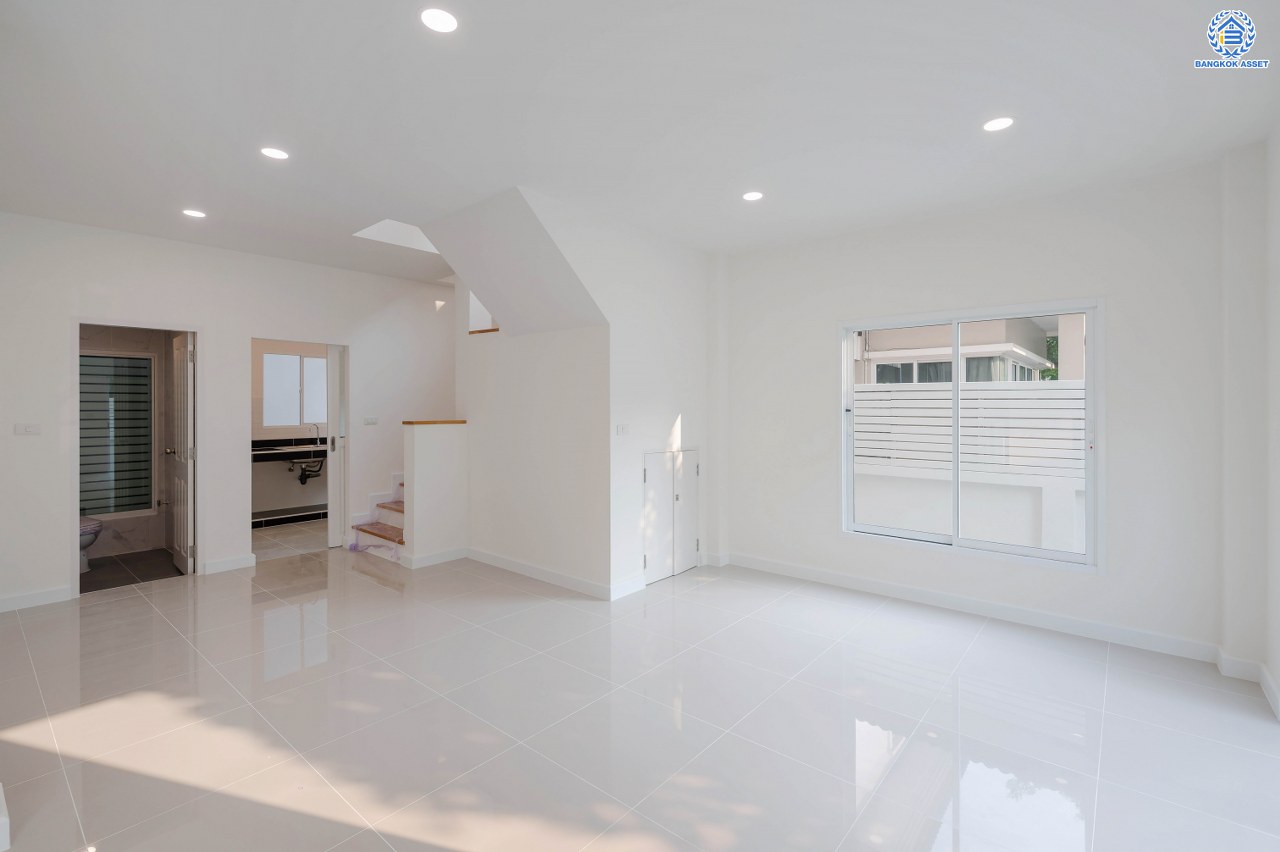 บ้านมือสองตกแต่งใหม่ โครงการ ไพร์มเพลส เดอะกรีนเนอร์รี่ บางใหญ่ บ้านแฝดหลังมุมให้ฟีลบ้านเดี่ยว รีโนเวทใหม่ทั้งหลัง เนื้อที่กว้าง 42.5 ตร.ว. ฟังก์ชัน 3 ห้องนอน 3 ห้องน้ำ 2 ที่จอดรถ บนทำเลเชื่อมต่อถนนกาญจนาภิเษก, ถนนคลองถนน, ถนนรัตนาธิเบศร์ ใกล้รถไฟฟ้าสายสีม่วง "สถานีคลองบางไผ่"...