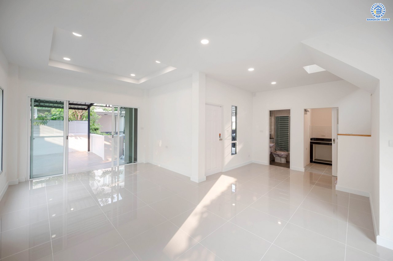 บ้านมือสองตกแต่งใหม่ โครงการ ไพร์มเพลส เดอะกรีนเนอร์รี่ บางใหญ่ บ้านแฝดหลังมุมให้ฟีลบ้านเดี่ยว รีโนเวทใหม่ทั้งหลัง เนื้อที่กว้าง 42.5 ตร.ว. ฟังก์ชัน 3 ห้องนอน 3 ห้องน้ำ 2 ที่จอดรถ บนทำเลเชื่อมต่อถนนกาญจนาภิเษก, ถนนคลองถนน, ถนนรัตนาธิเบศร์ ใกล้รถไฟฟ้าสายสีม่วง "สถานีคลองบางไผ่"...