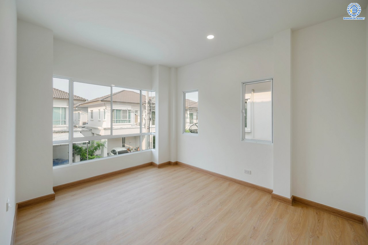 บ้านมือสองตกแต่งใหม่ โครงการ ไพร์มเพลส เดอะกรีนเนอร์รี่ บางใหญ่ บ้านแฝดหลังมุมให้ฟีลบ้านเดี่ยว รีโนเวทใหม่ทั้งหลัง เนื้อที่กว้าง 42.5 ตร.ว. ฟังก์ชัน 3 ห้องนอน 3 ห้องน้ำ 2 ที่จอดรถ บนทำเลเชื่อมต่อถนนกาญจนาภิเษก, ถนนคลองถนน, ถนนรัตนาธิเบศร์ ใกล้รถไฟฟ้าสายสีม่วง "สถานีคลองบางไผ่"...