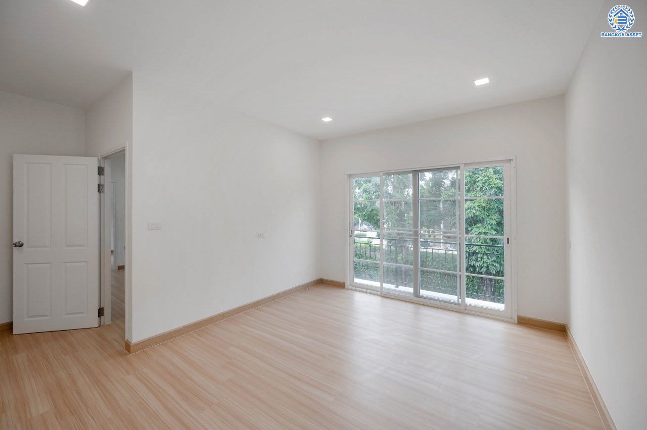 บ้านมือสอง โครงการ โกลเด้น นีโอ ลาดพร้าว-เกษตรนวมินทร์ เนื้อที่กว้าง 40.6 ตร.ว. ฟังก์ชัน 3 ห้องนอน 4 ห้องน้ำ 1 ห้องอเนกประสงค์ 2 ที่จอดรถ พร้อมอยู่ ให้ความเป็นส่วนตัว หน้าบ้านไม่ชนใคร บนทำเลเดินทางสะดวก เชื่อมต่อถนนนวมินทร์ ถนนเสรีไทย ถนนกาญจนาภิเษก ใกล้จุดขึ้นทางด่วน "รามอินทรา-อาจณรงค์"