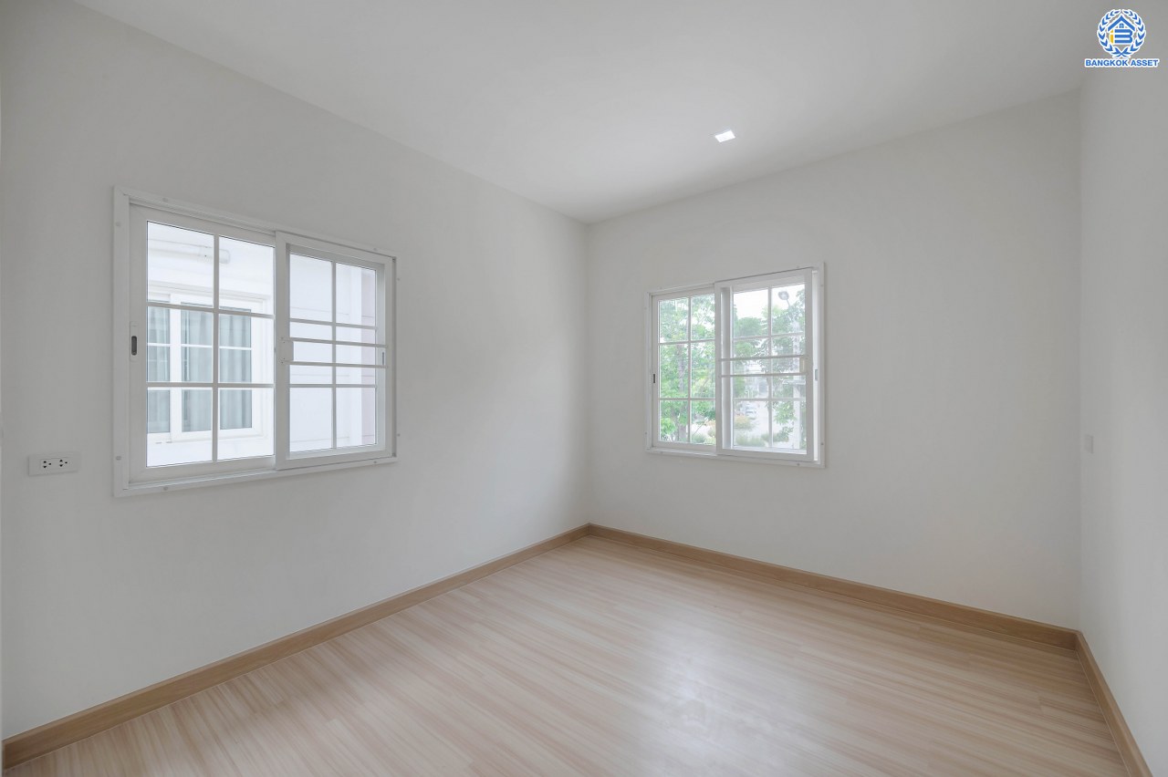 บ้านมือสอง โครงการ โกลเด้น นีโอ ลาดพร้าว-เกษตรนวมินทร์ เนื้อที่กว้าง 40.6 ตร.ว. ฟังก์ชัน 3 ห้องนอน 4 ห้องน้ำ 1 ห้องอเนกประสงค์ 2 ที่จอดรถ พร้อมอยู่ ให้ความเป็นส่วนตัว หน้าบ้านไม่ชนใคร บนทำเลเดินทางสะดวก เชื่อมต่อถนนนวมินทร์ ถนนเสรีไทย ถนนกาญจนาภิเษก ใกล้จุดขึ้นทางด่วน "รามอินทรา-อาจณรงค์"